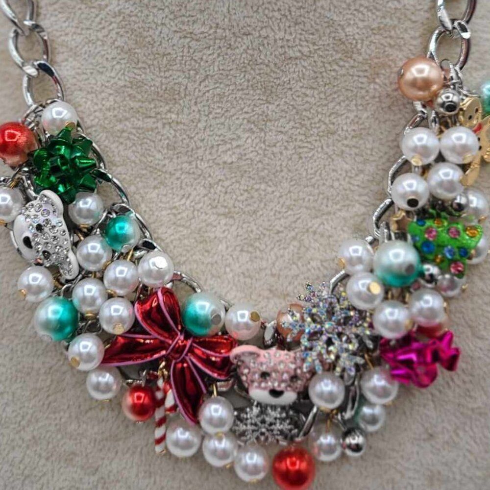 Betsey Johnson Christmas Silver Tone Charm Pearl Statement Necklace NWT! - Picture 2 of 11